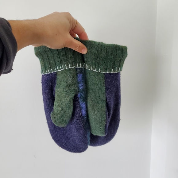 Vintage Handmade Wool Mittens - Picture 4 of 11